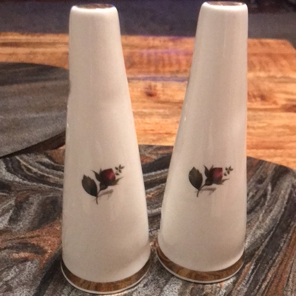 Sandford fine bone china salt & Pepper shaker made in England. Sell as a pair. - Picture 6 of 7